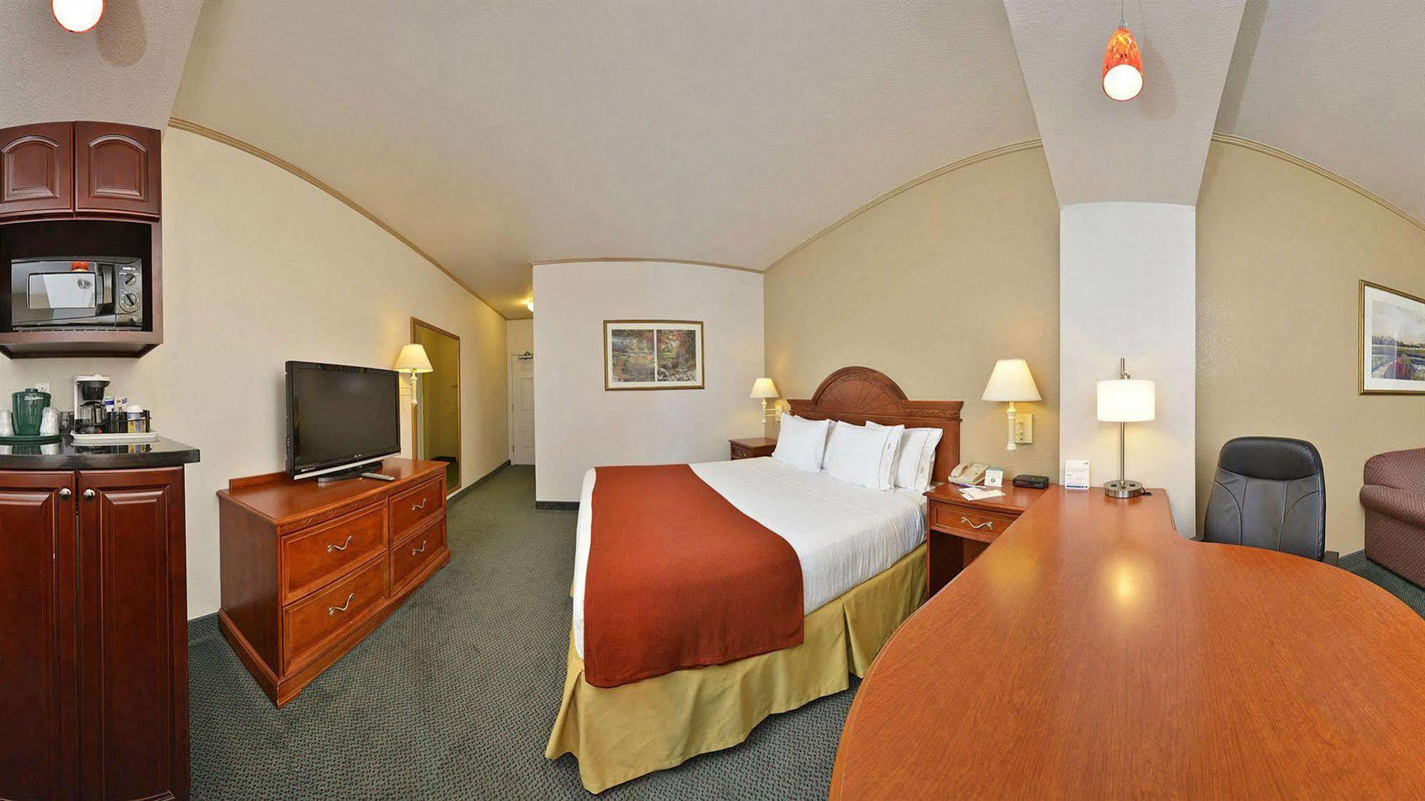 Holiday Inn Express & Suites Tacoma South - Lakewood By Ihg Bagian luar foto